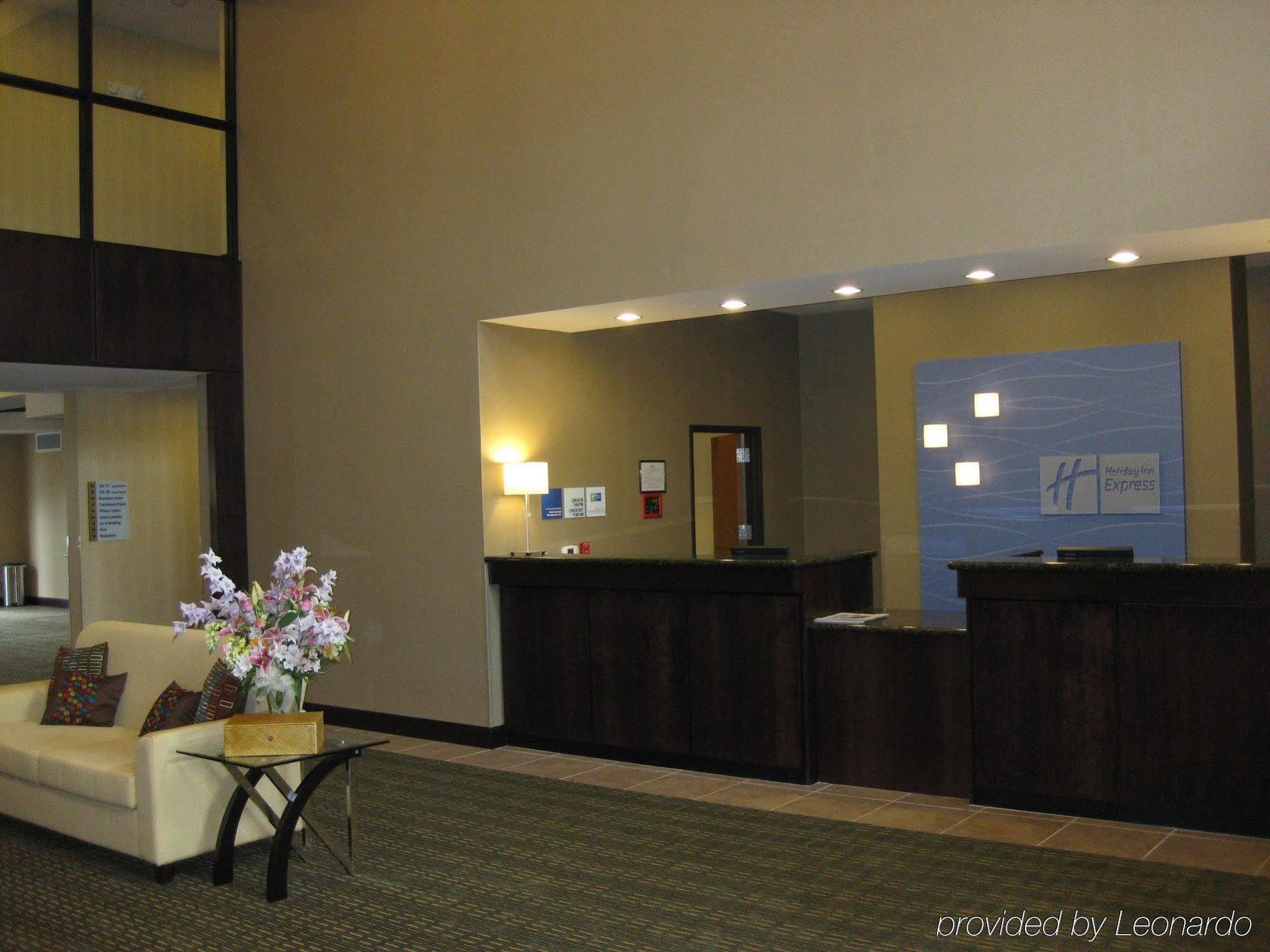 Holiday Inn Express Newport By Ihg Interior foto