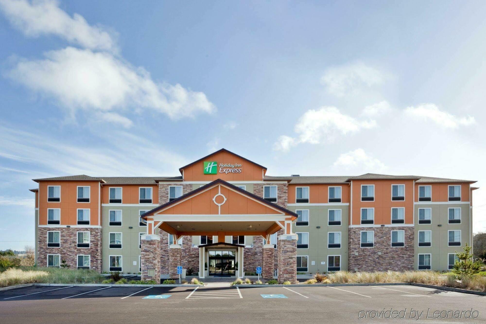 Holiday Inn Express Newport By Ihg Exterior foto