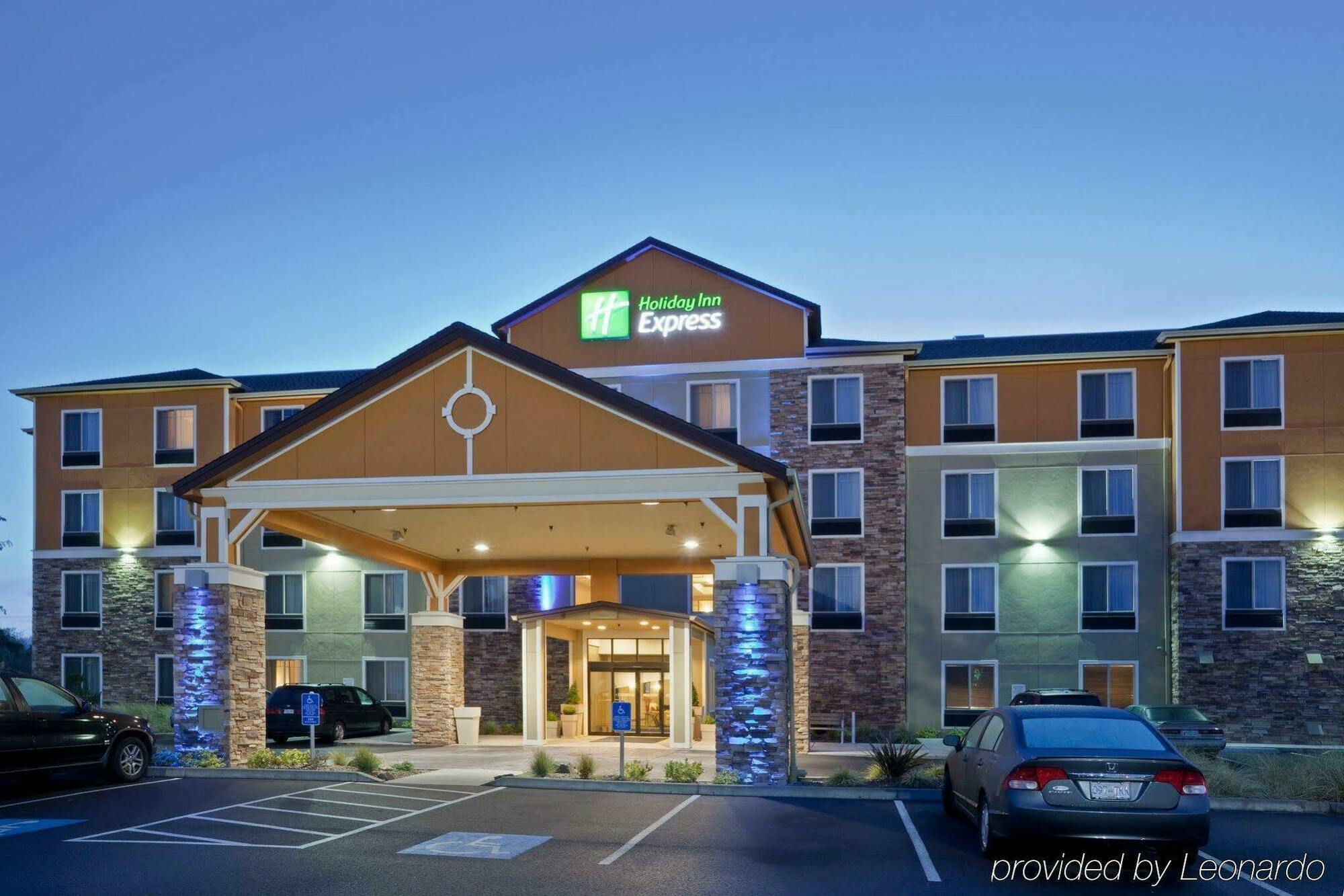 Holiday Inn Express Newport By Ihg Exterior foto